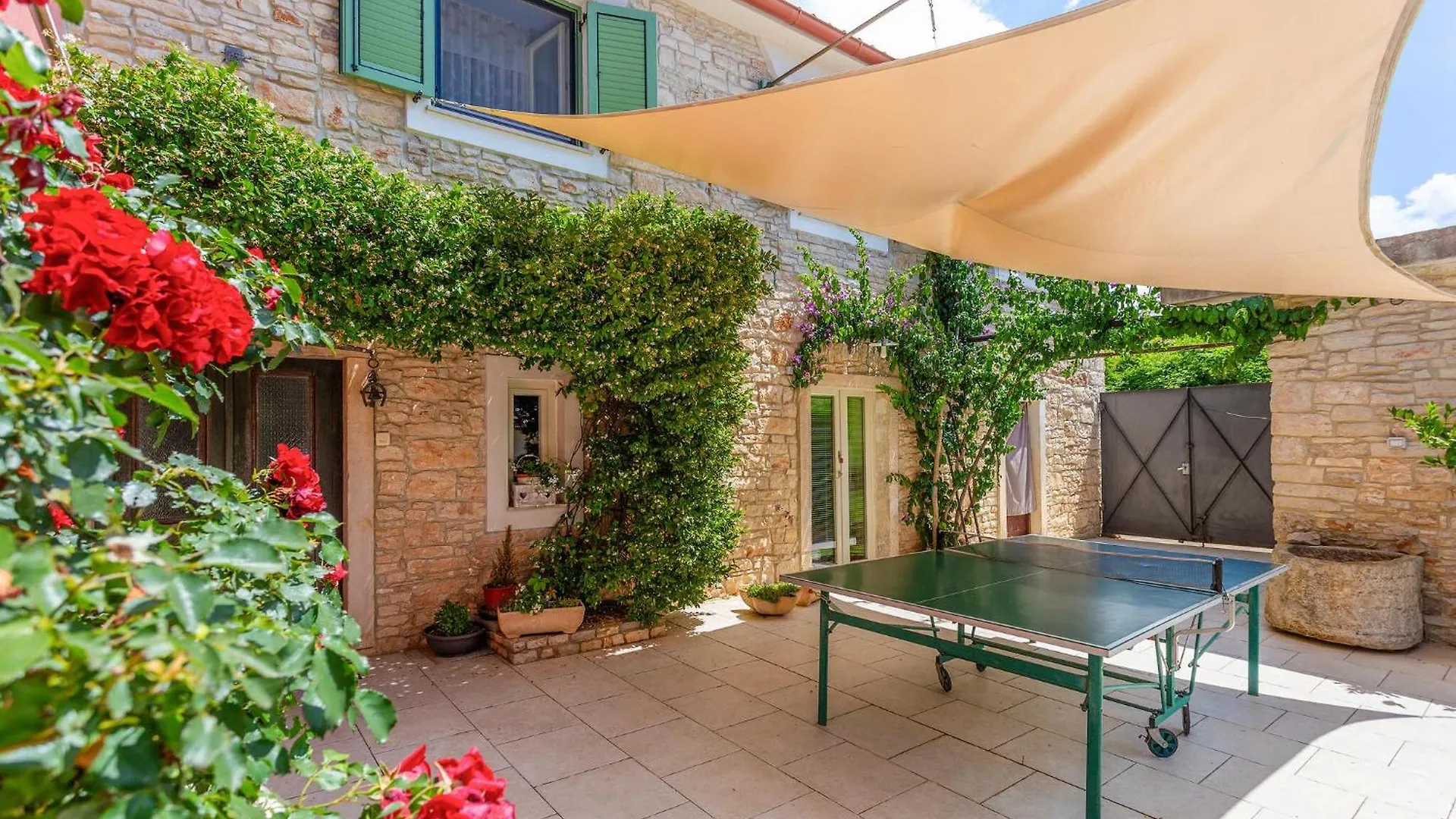 Holiday home 5 Bedroom Cozy Home In Galizana Croatia