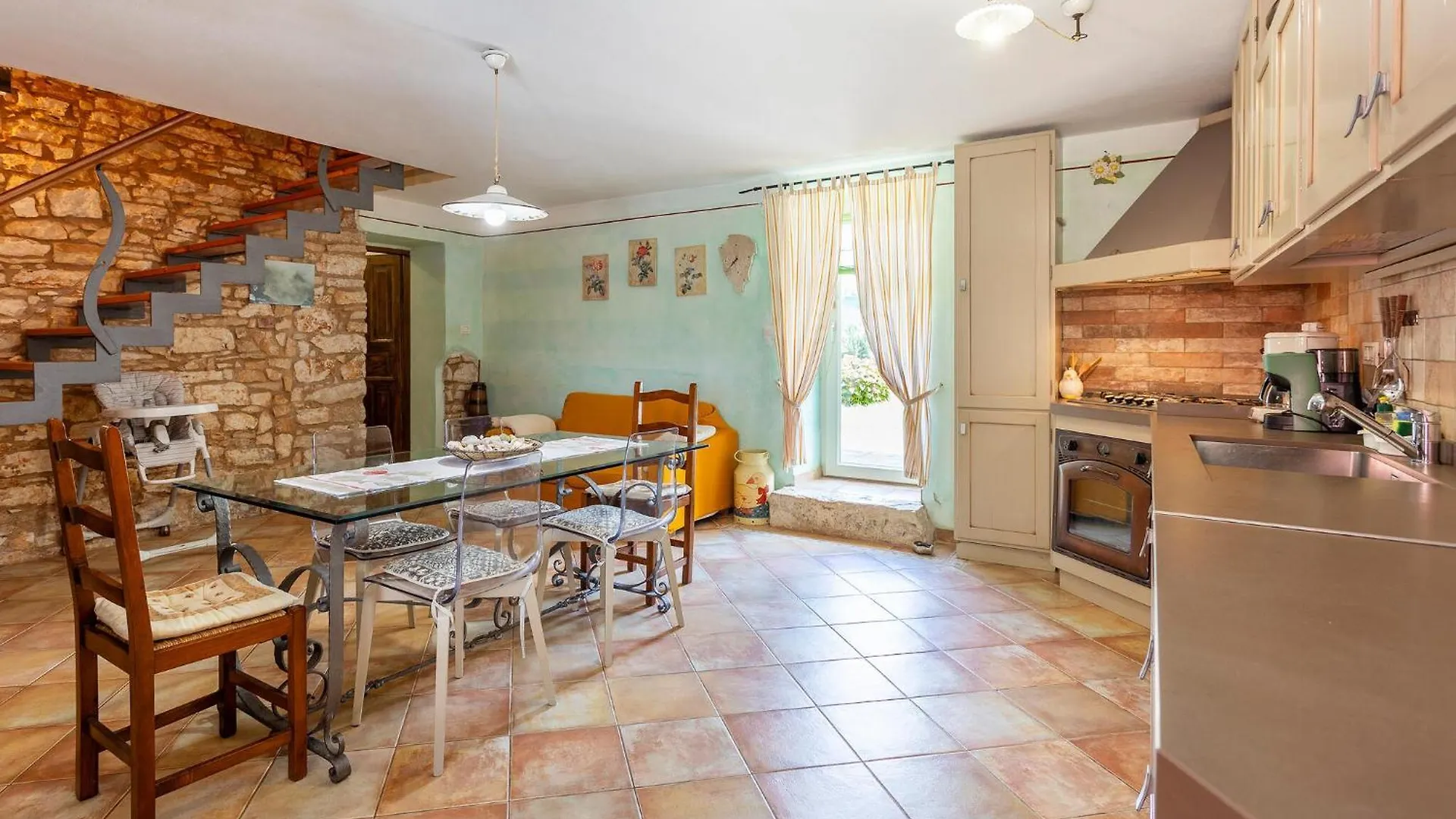 Holiday home 5 Bedroom Cozy Home In Galizana