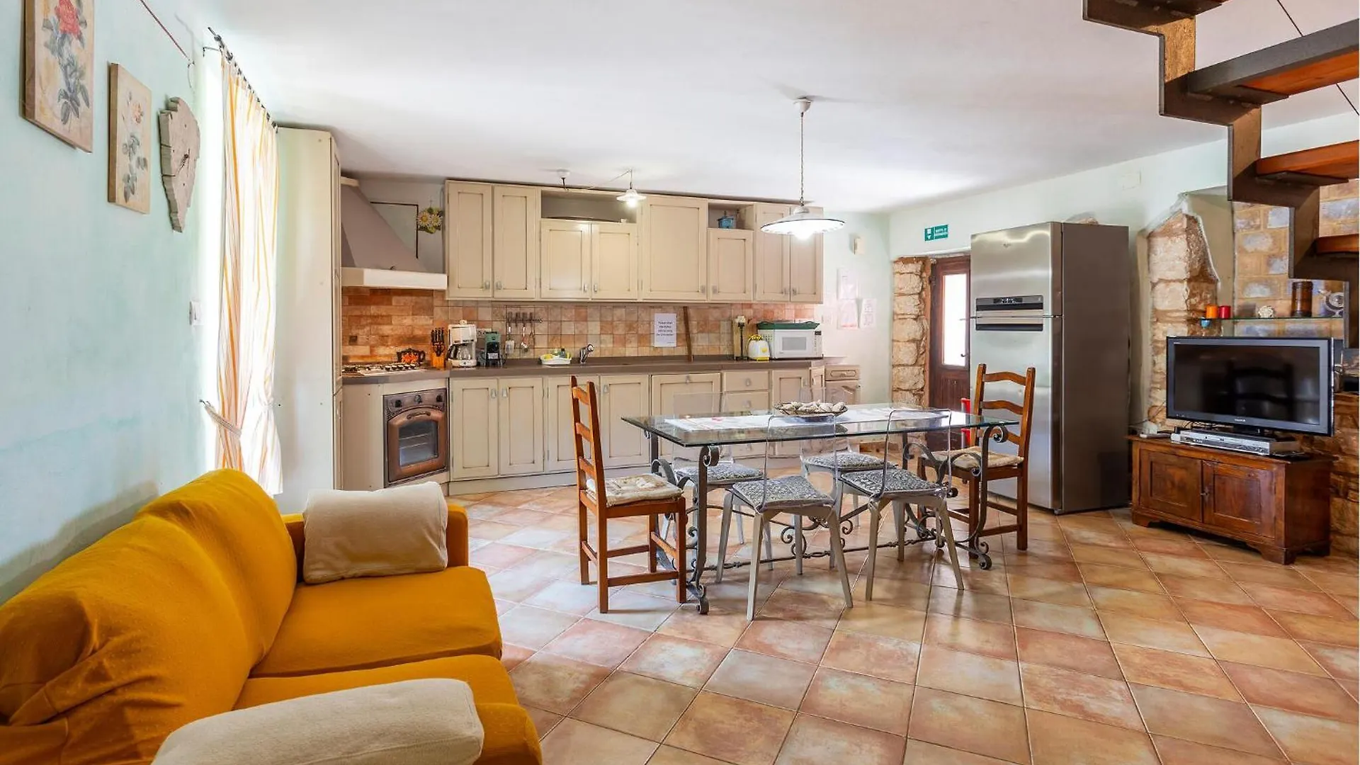 5 Bedroom Cozy Home In Galizana 0*,