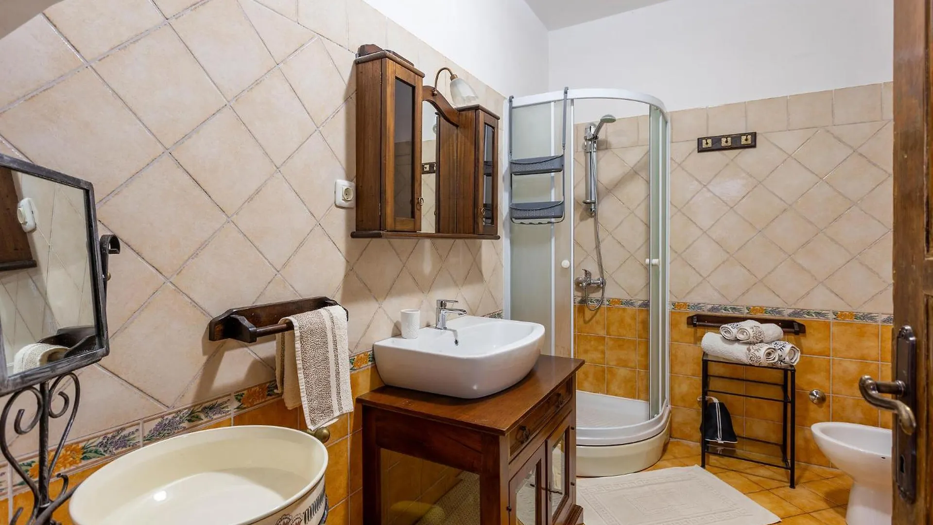 Holiday home 5 Bedroom Cozy Home In Galizana