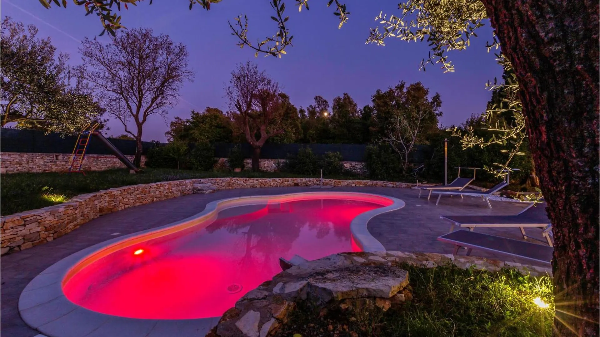 5 Bedroom Cozy Home In Galizana