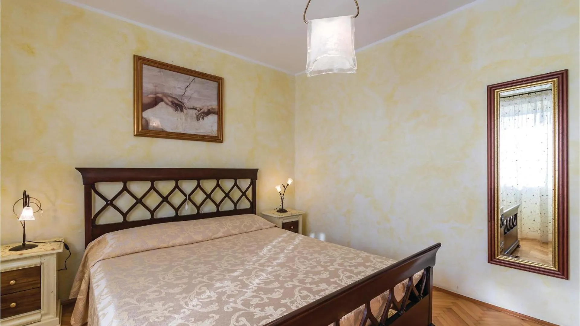 Holiday home 5 Bedroom Cozy Home In Galizana