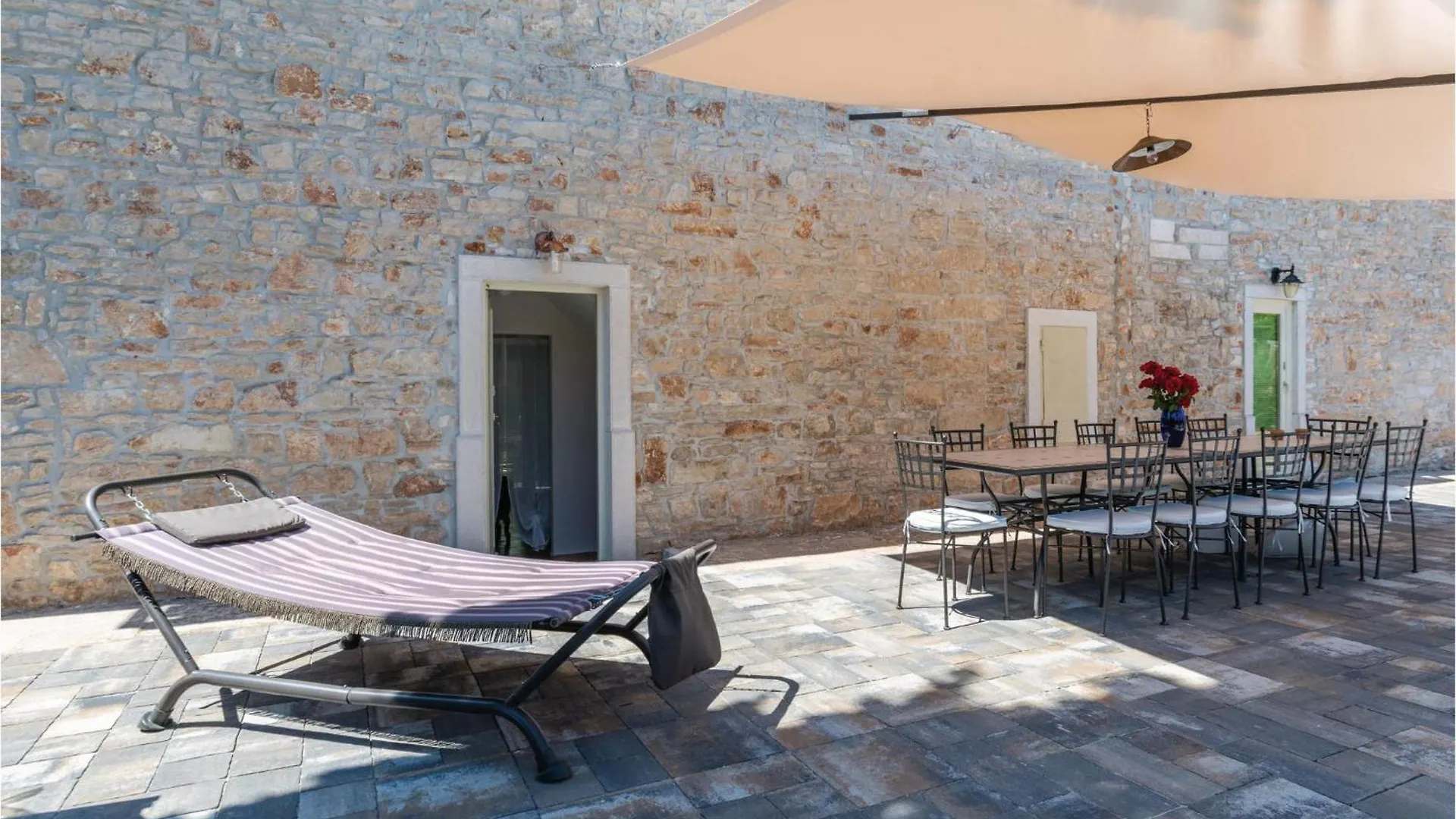 5 Bedroom Cozy Home In Galizana