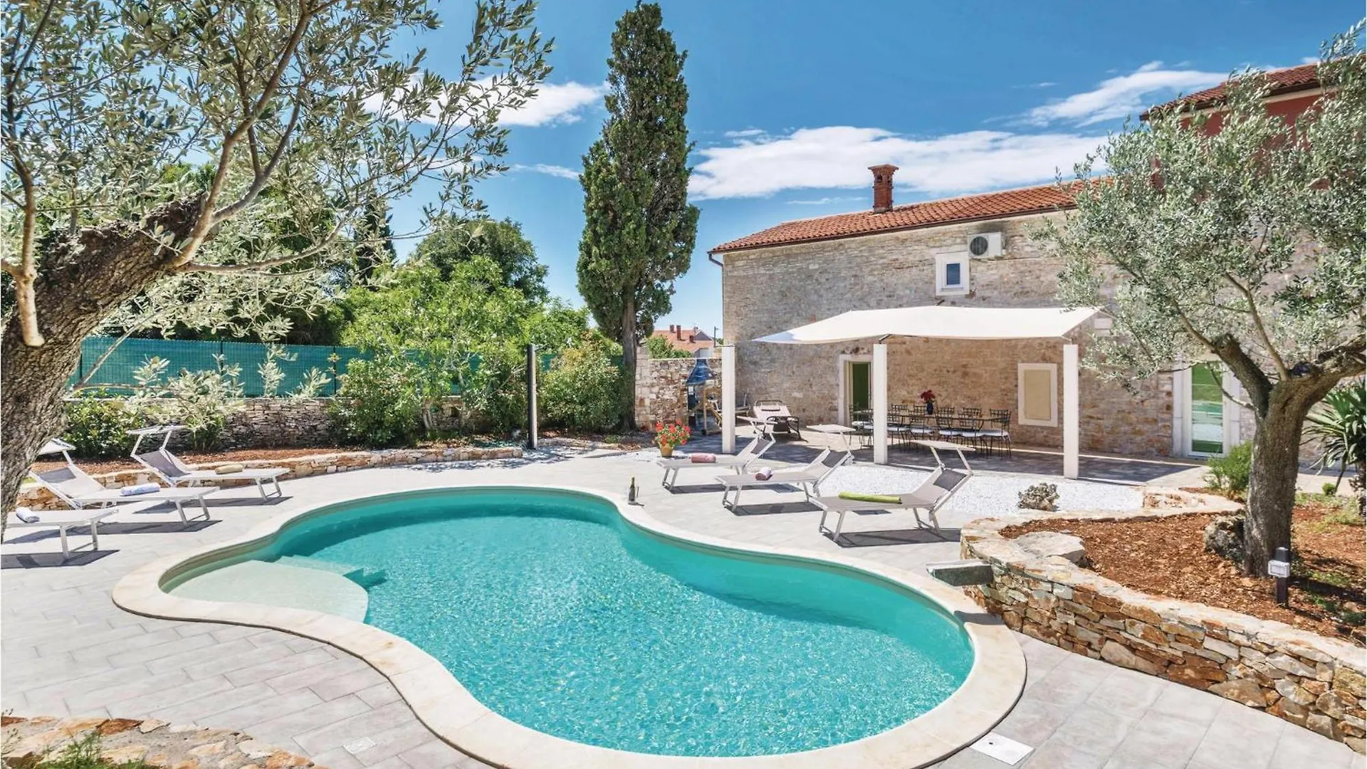 Holiday home 5 Bedroom Cozy Home In Galizana