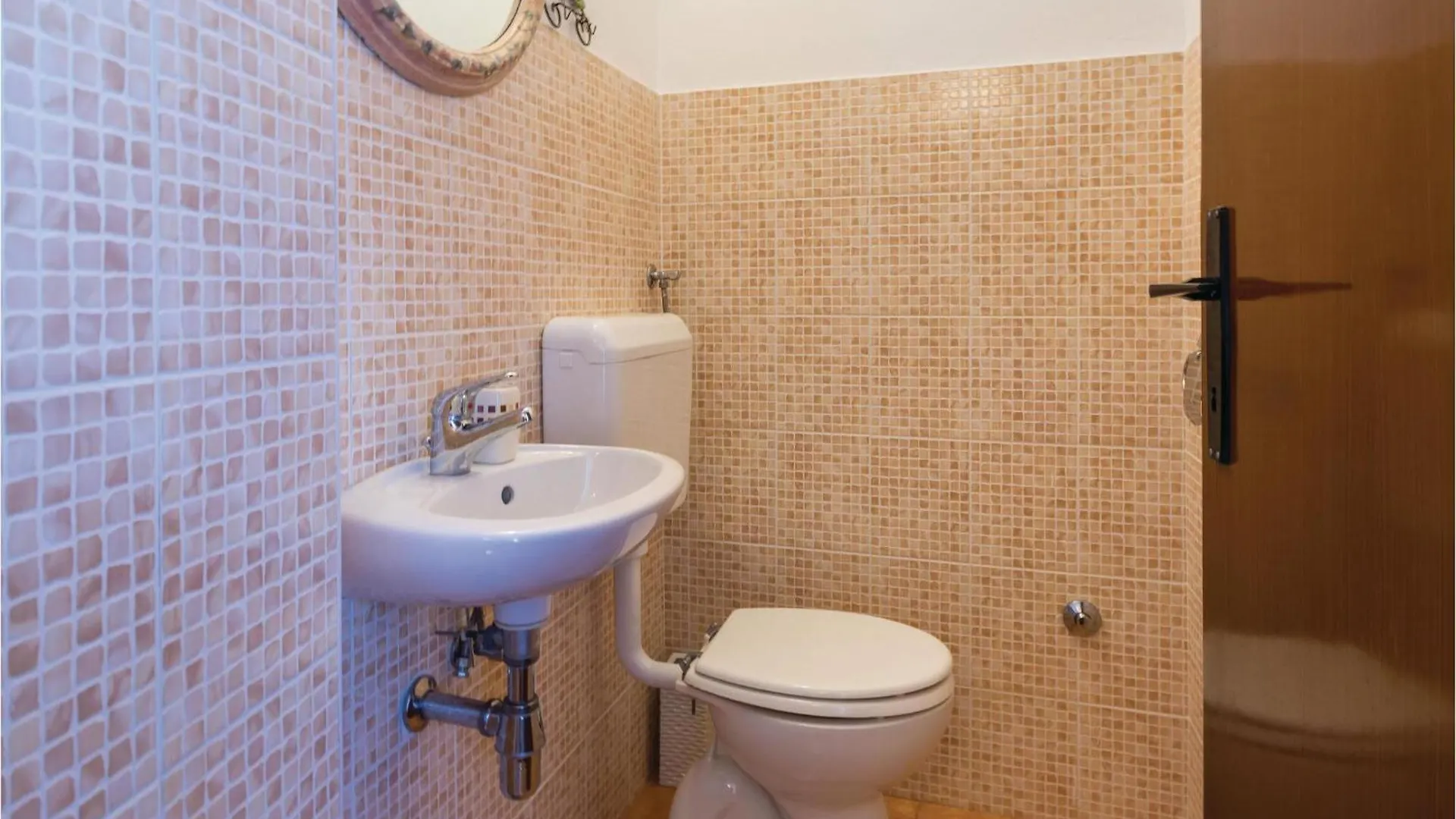 5 Bedroom Cozy Home In Galizana Croatia