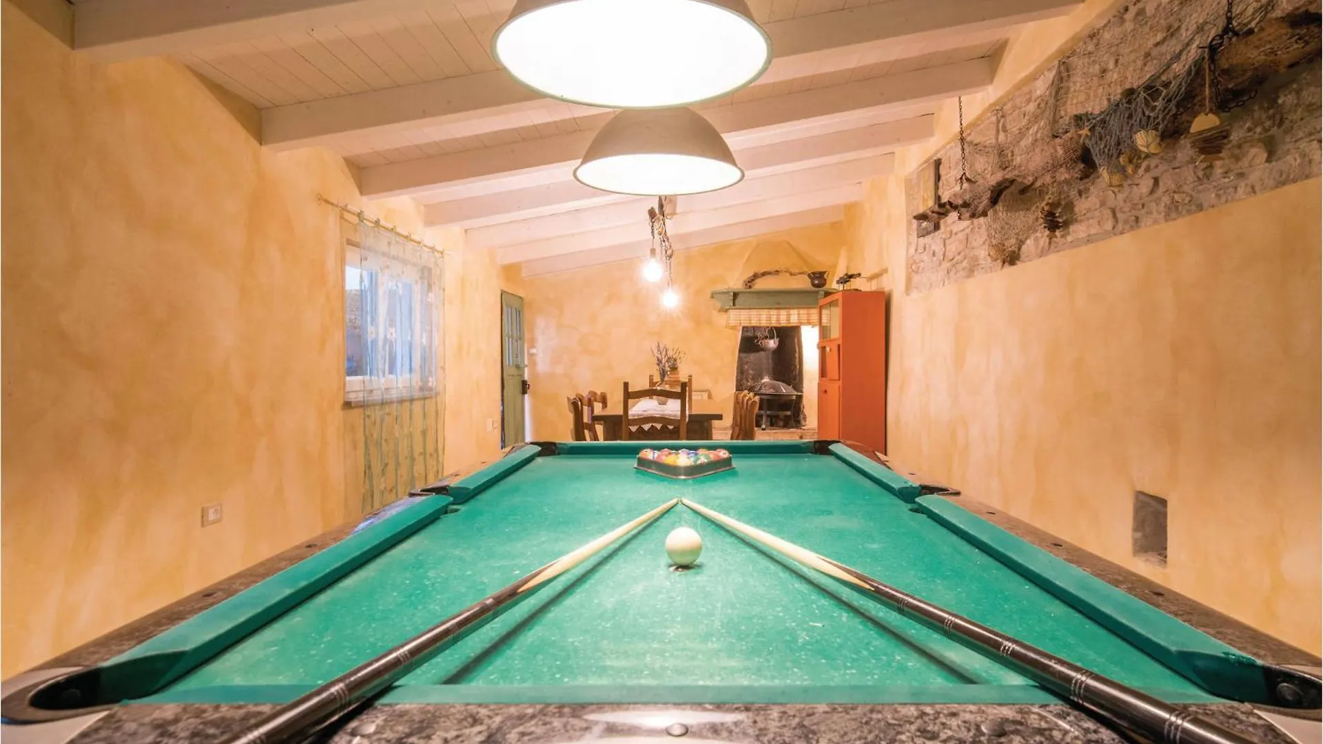 5 Bedroom Cozy Home In Galizana