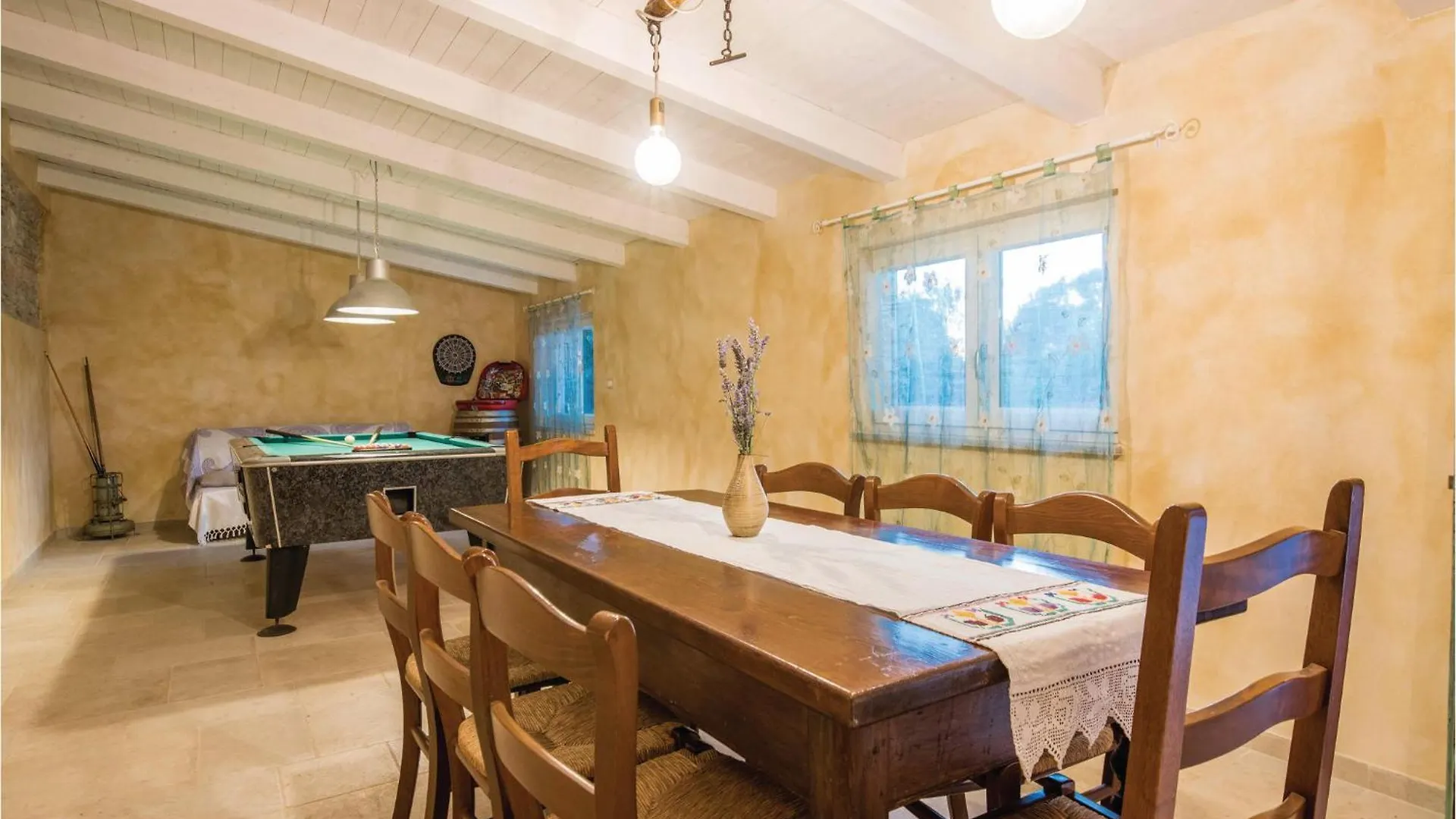 Holiday home 5 Bedroom Cozy Home In Galizana Croatia